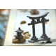 Mini Zen sodas su Tori vartais, statulėle
